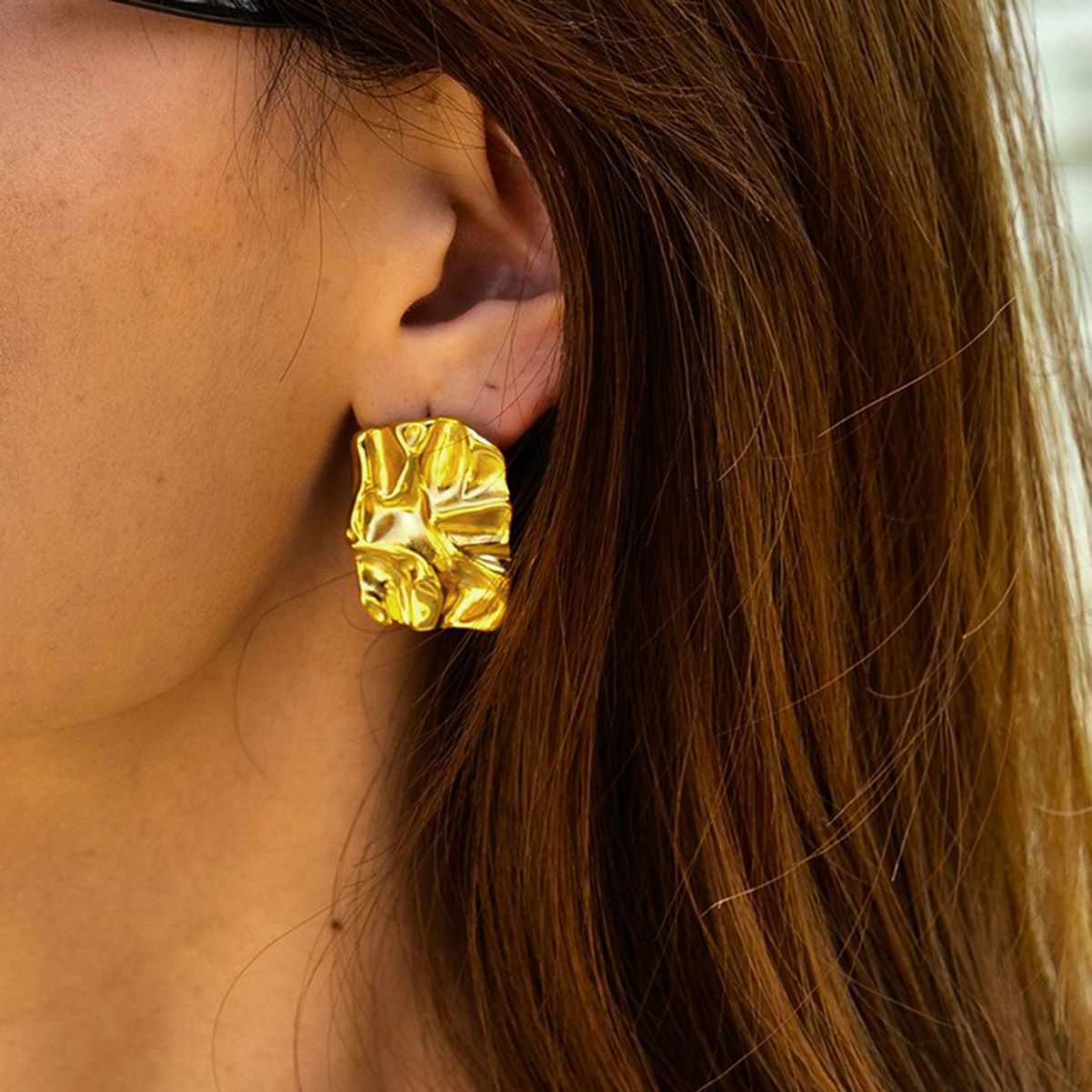 Wholesale Metal Minimalist Geometric Rectangular Hammered Pattern Alloy Earrings
